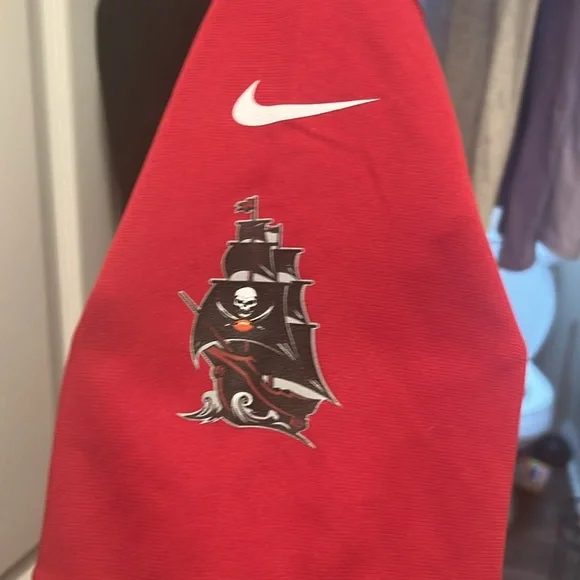 Nike Red Buccaneers Football Jersey Youth Size XL - Picture 3 of 9